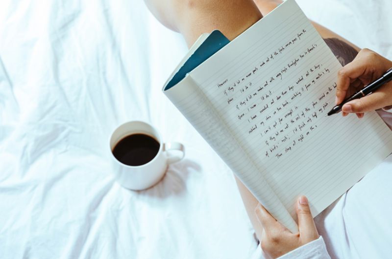 L'exercice des pages du matin est un outil puissant de développement personnel au quotidien. Un article à